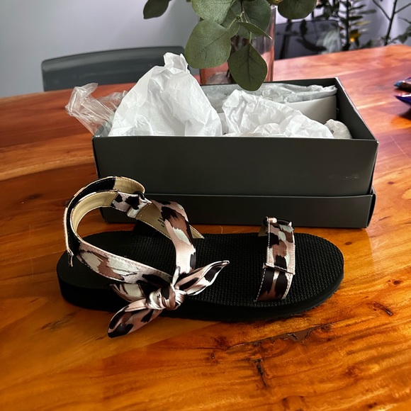 NWT Taylor sandals - Picture 1 of 5